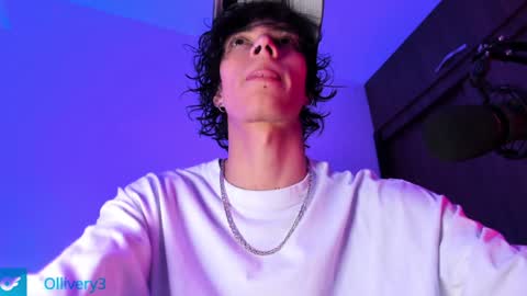 Snapshot of olliver___y chatting on January 25, 2:37 am online show from January 25, 2:37 am