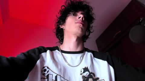 Snapshot of olliver___y chatting on December 21, 6:41 am online show from December 21, 6:41 am