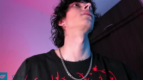Snapshot of olliver___y chatting on December 20, 5:25 am online show from December 20, 5:25 am