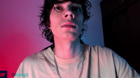 Snapshot of olliver___y chatting on February 12, 3:51 am online show from February 12, 3:51 am