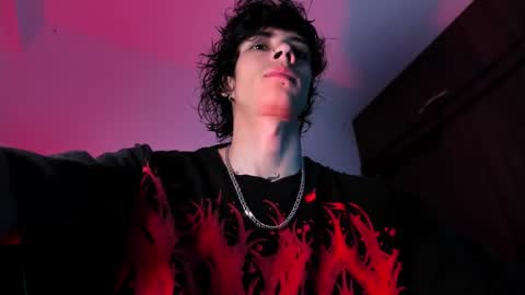 Snapshot of olliver___y chatting on February 13, 2:12 am online show from February 13, 2:12 am