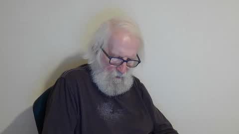 Somewhere over the rainbow online show from March 4, 9:22 pm