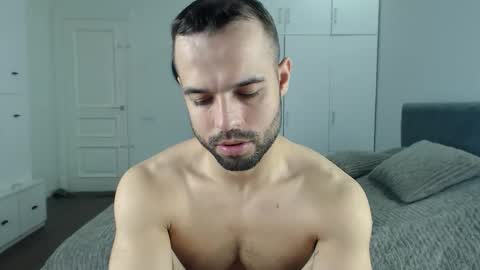 onebestlover online show from October 8, 7:02 am