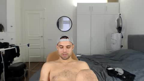 onebestlover online show from March 1, 2:39 pm