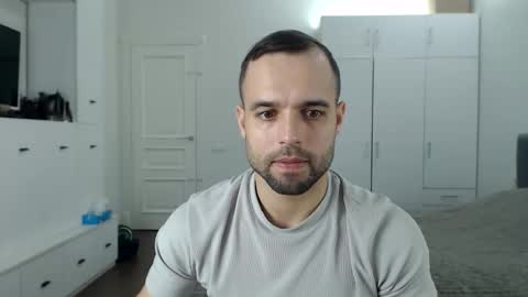 onebestlover online show from April 2, 1:41 pm