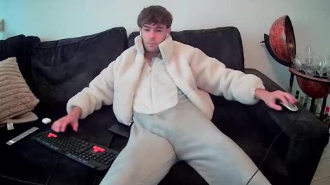 onesieboyx online show from November 21, 9:52 am