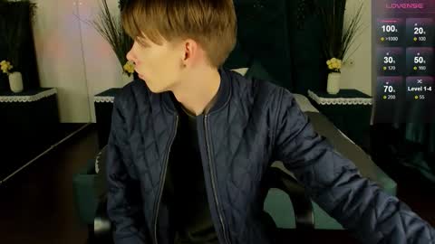 Erick  online show from December 4, 1:40 pm