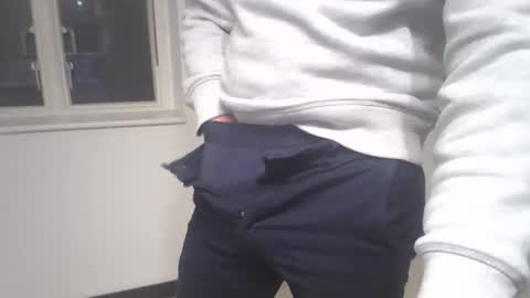 onurkneespls online show from November 1, 4:44 pm