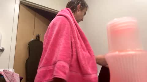 Snapshot of opalockajoe chatting on December 28, 4:30 am TsJojo online show from December 28, 4:30 am