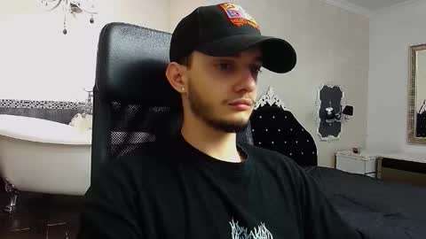 OscarGriffin online show from October 7, 11:36 am