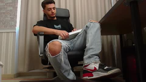 OscarGriffin online show from September 19, 4:35 am