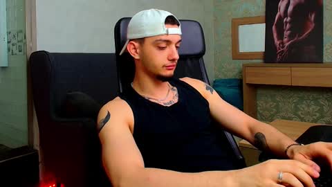 OscarGriffin online show from March 12, 6:18 am