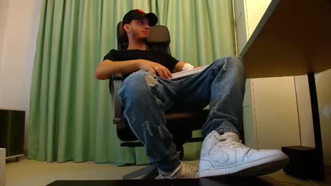 OscarGriffin online show from September 25, 6:12 am