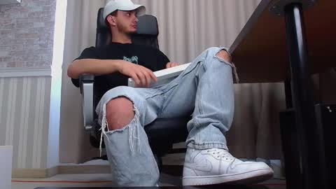 OscarGriffin online show from October 1, 8:29 am