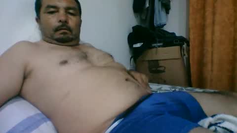 oscarjhe3512 online show from April 3, 1:57 am