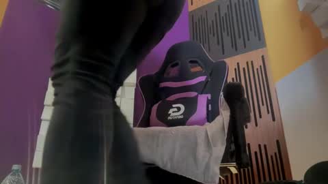 Snapshot of oscarsavage chatting on March 10, 7:44 am Oscar Steel Savage online show from March 10, 7:44 am