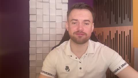 Snapshot of oscarsavage chatting on February 15, 5:17 pm Oscar Steel Savage online show from February 15, 5:17 pm