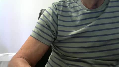 Snapshot of ossibottom chatting on September 28, 8:40 pm Ossi online show from September 28, 8:40 pm