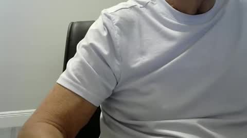 Snapshot of ossibottom chatting on October 10, 1:43 am Ossi online show from October 10, 1:43 am