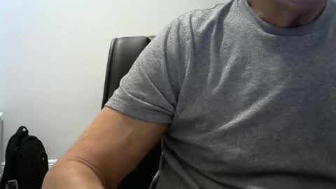 Snapshot of ossibottom chatting on October 1, 2:59 am Ossi online show from October 1, 2:59 am
