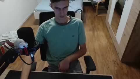 OverkneeBabe online show from December 15, 9:56 pm