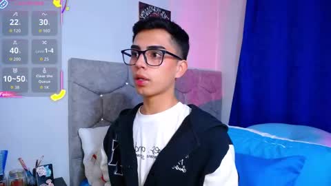 Owen  Independent model  online show from November 7, 3:32 am