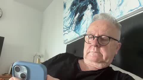 Snapshot of ozhairybearxxxx chatting on December 22, 11:52 pm ozhairybearxxxx online show from December 22, 11:52 pm