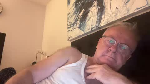 Snapshot of ozhairybearxxxx chatting on December 9, 10:32 am ozhairybearxxxx online show from December 9, 10:32 am
