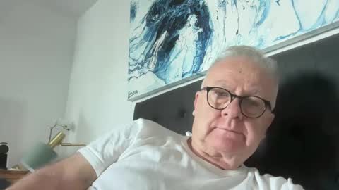 Snapshot of ozhairybearxxxx chatting on December 20, 9:17 pm ozhairybearxxxx online show from December 20, 9:17 pm