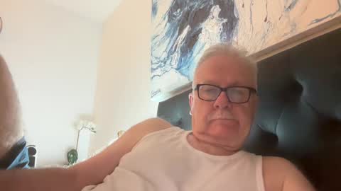 Snapshot of ozhairybearxxxx chatting on December 17, 11:28 am ozhairybearxxxx online show from December 17, 11:28 am