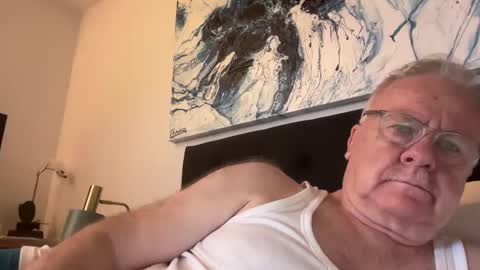 Snapshot of ozhairybearxxxx chatting on December 7, 8:44 am ozhairybearxxxx online show from December 7, 8:44 am
