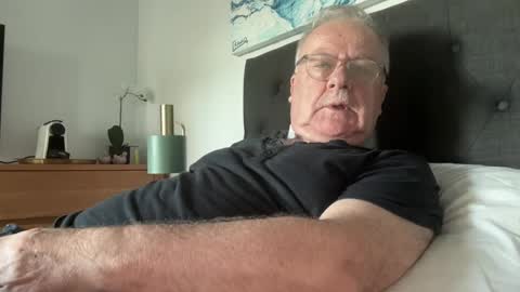Snapshot of ozhairybearxxxx chatting on December 11, 7:21 pm ozhairybearxxxx online show from December 11, 7:21 pm
