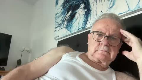 Snapshot of ozhairybearxxxx chatting on December 6, 1:07 am ozhairybearxxxx online show from December 6, 1:07 am