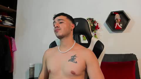 Snapshot of p_jhon chatting on December 2, 3:23 pm P online show from December 2, 3:23 pm