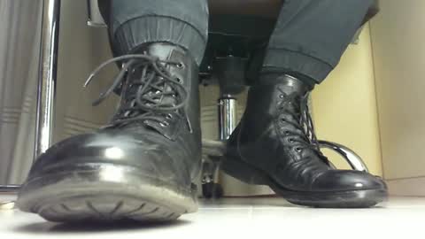 Snapshot of pablomenesssl chatting on January 18, 11:00 pm Pablo Meness online show from January 18, 11:00 pm