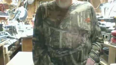 papajb70 online show from December 21, 2:52 am