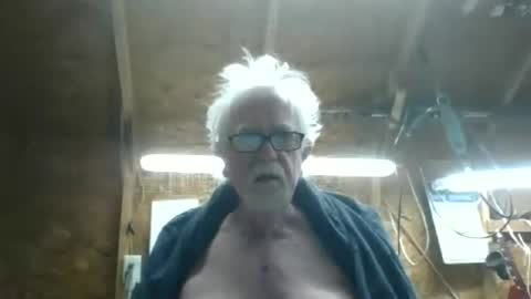 papajb70 online show from July 28, 2:19 am