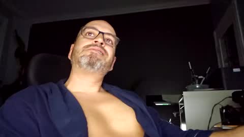 Snapshot of papi1979 chatting on January 14, 3:01 am Papi online show from January 14, 3:01 am