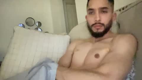 Snapshot of papicubano_guapo23cm chatting on January 1, 10:00 am papicubano_guapo23cm online show from January 1, 10:00 am