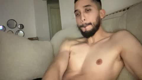Snapshot of papicubano_guapo23cm chatting on January 18, 6:20 am papicubano_guapo23cm online show from January 18, 6:20 am