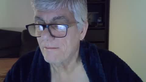 Snapshot of patrick5275 chatting on February 18, 5:53 am patrick5275 online show from February 18, 5:53 am