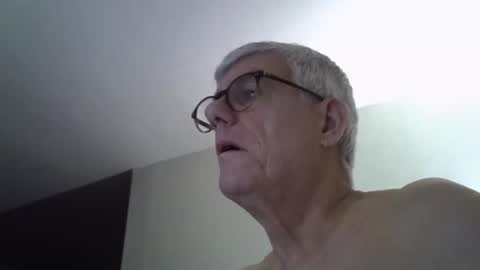 Snapshot of patrick5275 chatting on October 10, 5:34 am patrick5275 online show from October 10, 5:34 am