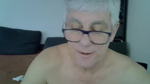 Snapshot of patrick5275 chatting on February 2, 9:08 am patrick5275 online show from February 2, 9:08 am