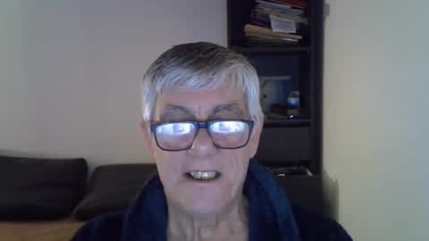 Snapshot of patrick5275 chatting on February 16, 6:43 am patrick5275 online show from February 16, 6:43 am