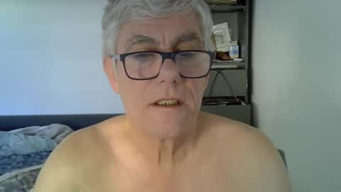 Snapshot of patrick5275 chatting on December 12, 10:02 am patrick5275 online show from December 12, 10:02 am