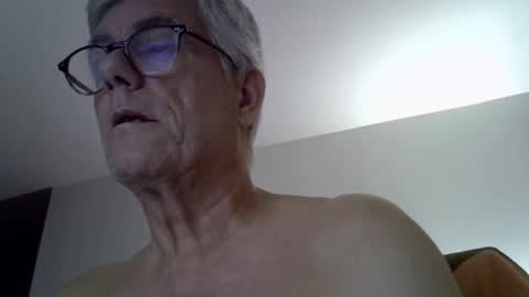 Snapshot of patrick5275 chatting on September 12, 8:42 pm patrick5275 online show from September 12, 8:42 pm