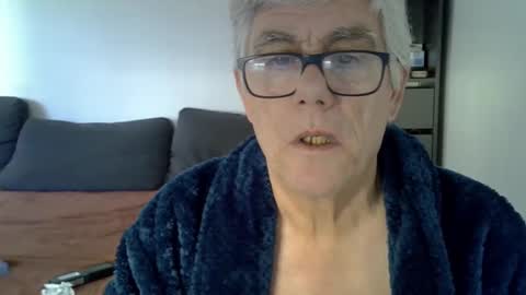 Snapshot of patrick5275 chatting on December 6, 9:21 am patrick5275 online show from December 6, 9:21 am