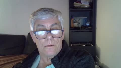 Snapshot of patrick5275 chatting on February 6, 5:40 pm patrick5275 online show from February 6, 5:40 pm