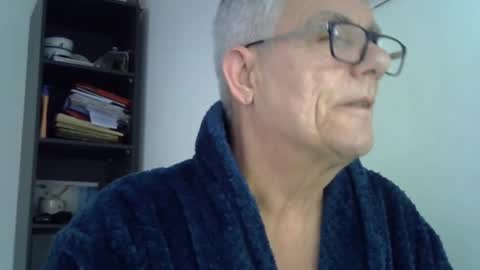 Snapshot of patrick5275 chatting on March 6, 6:41 am patrick5275 online show from March 6, 6:41 am