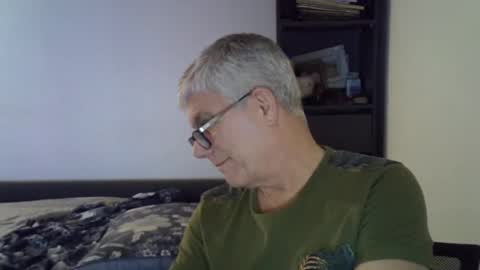 Snapshot of patrick5275 chatting on January 4, 10:34 pm patrick5275 online show from January 4, 10:34 pm